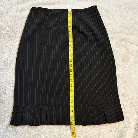 K.C. Spencer New York | Black Pinstriped Pencil Skirt, pleated bottom Size 8 - Picture 5 of 8
